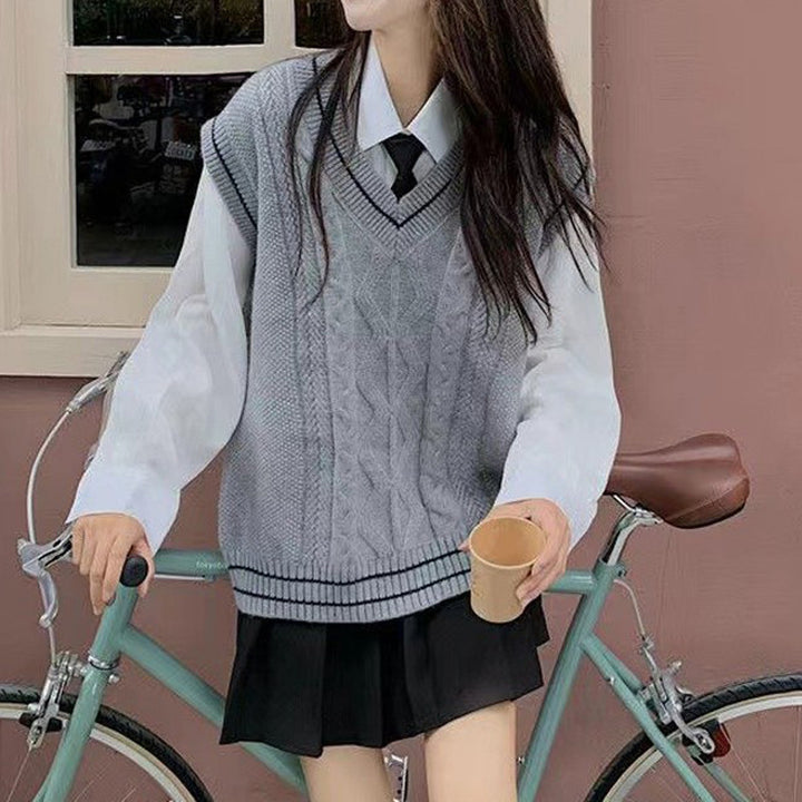 Knitted sweater for women with V-neck and geometric braid pattern Lune London