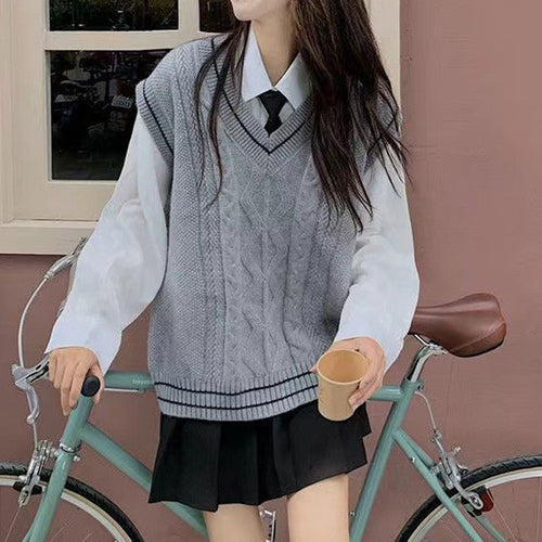 Knitted sweater for women with V-neck and geometric braid pattern Lune London