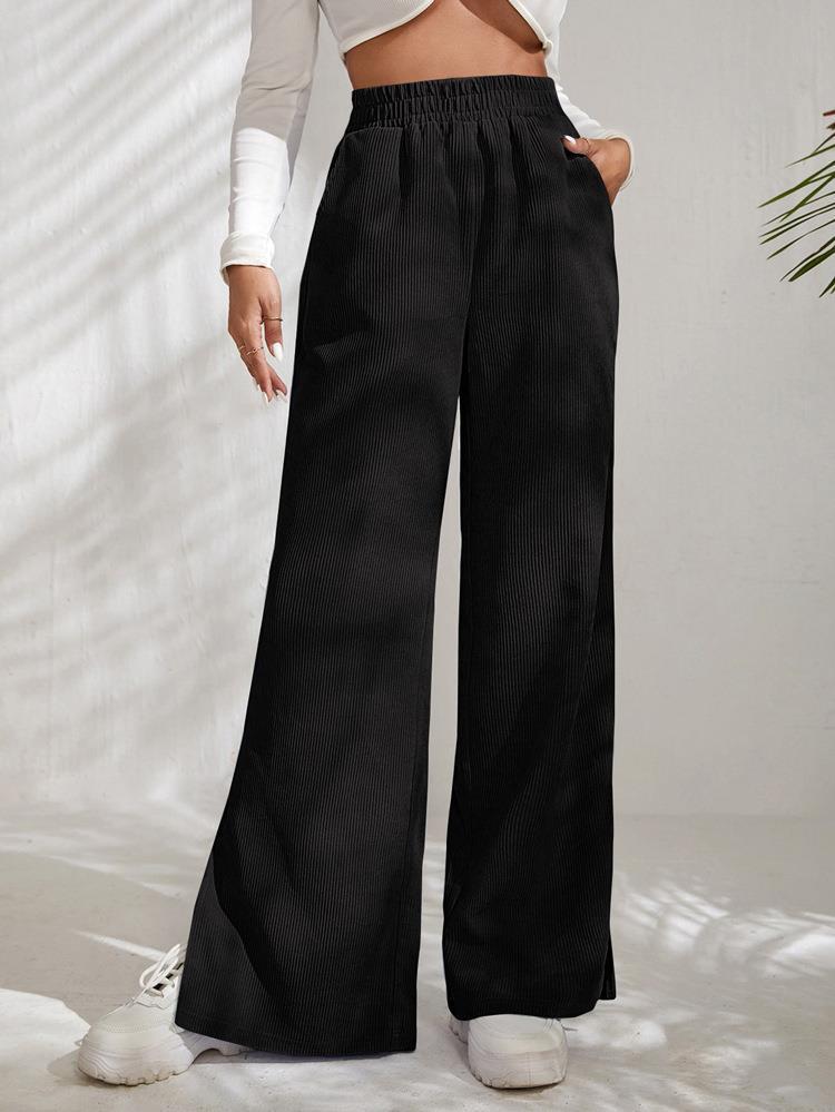 Wide pleated trousers for ladies with elastic waistband and practical pockets Lune London