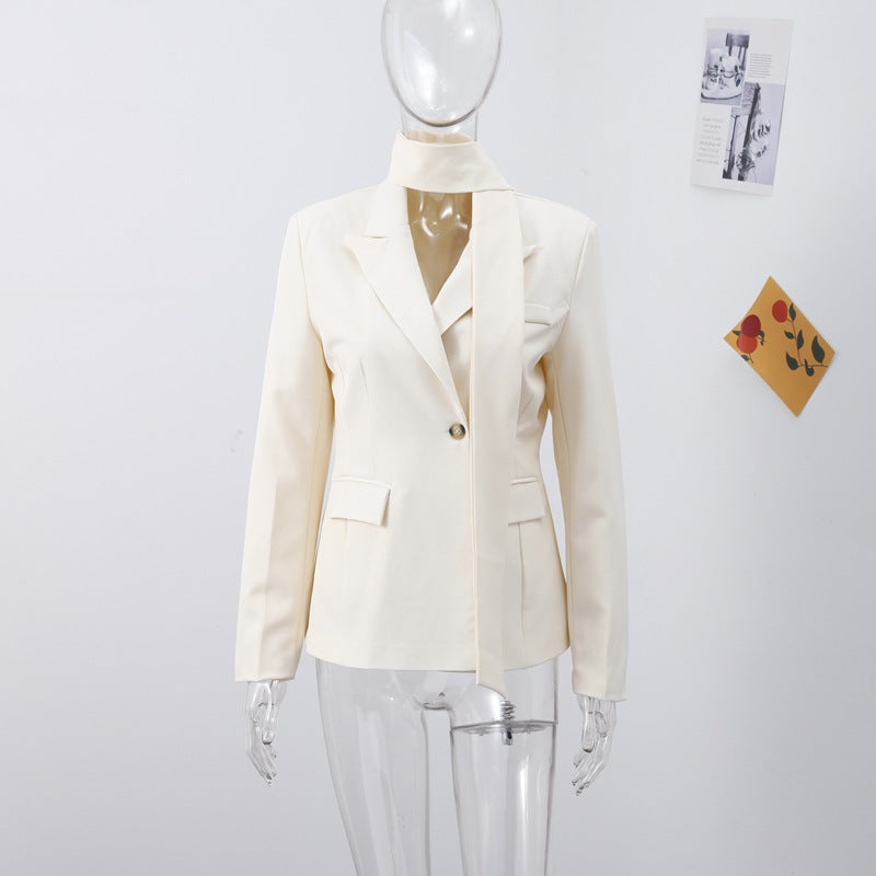Women Fashion Blazer with Elegant Shawl Collar and Fitted Cut Lune London