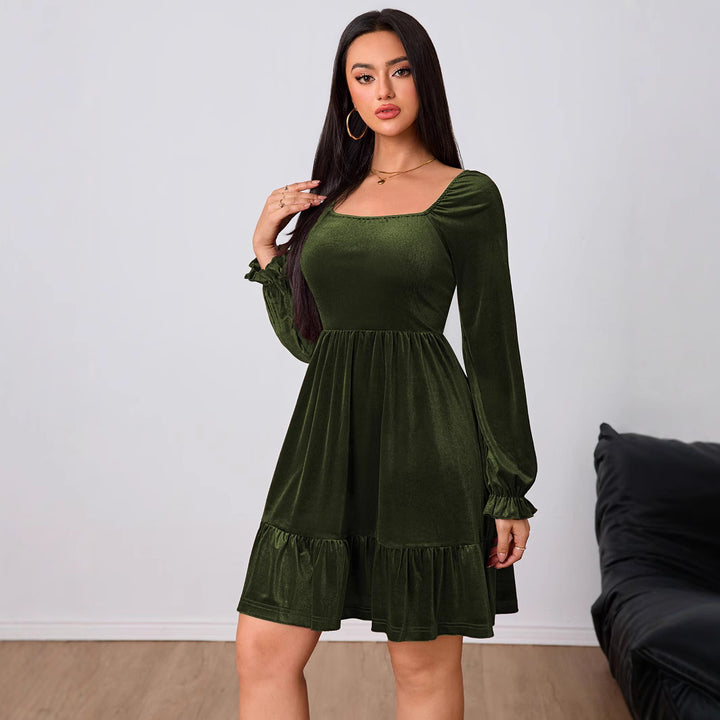 Robe minime en velours pour femmes avec volants et manches bouffantes de bon goût Chic & Stil