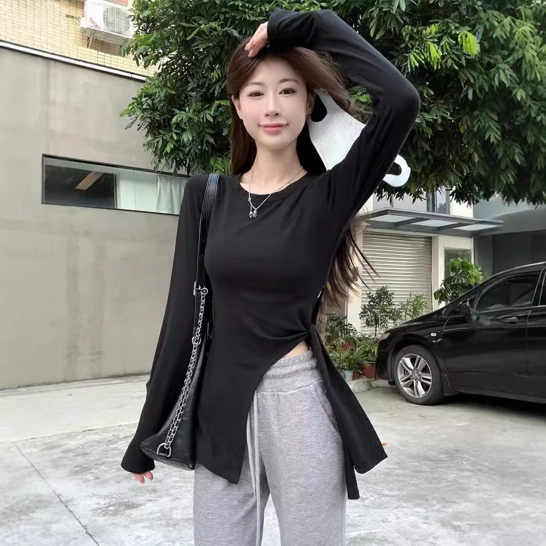 Ladies long sleeve shirt with side slits and fashionable round neckline Chic & Stil