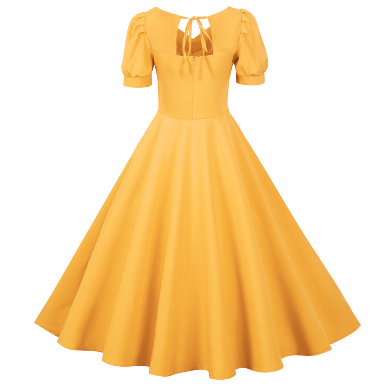 Robe swing pour femmes avec un élégant drapé et des manches courtes Chic & Stil
