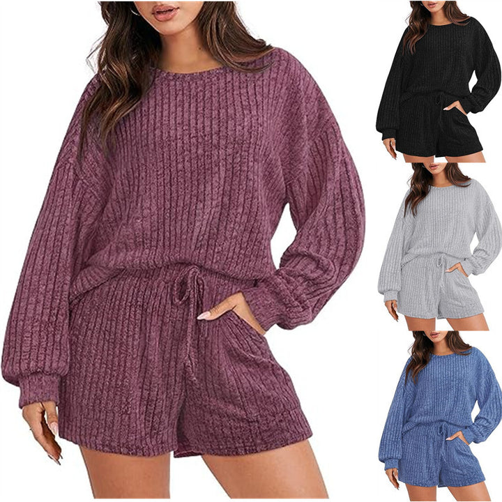 Ladies comfortable fleece lounge set with wide sleeves and an elastic waist Lune London