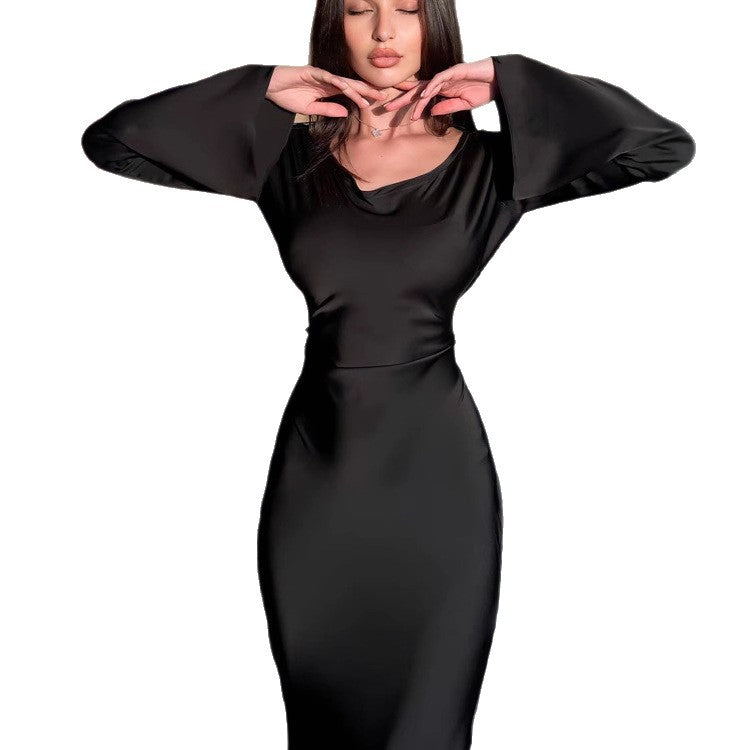 Robe maxi en satin élégante à manches longues pour femmes avec des manches larges Chic & Stil