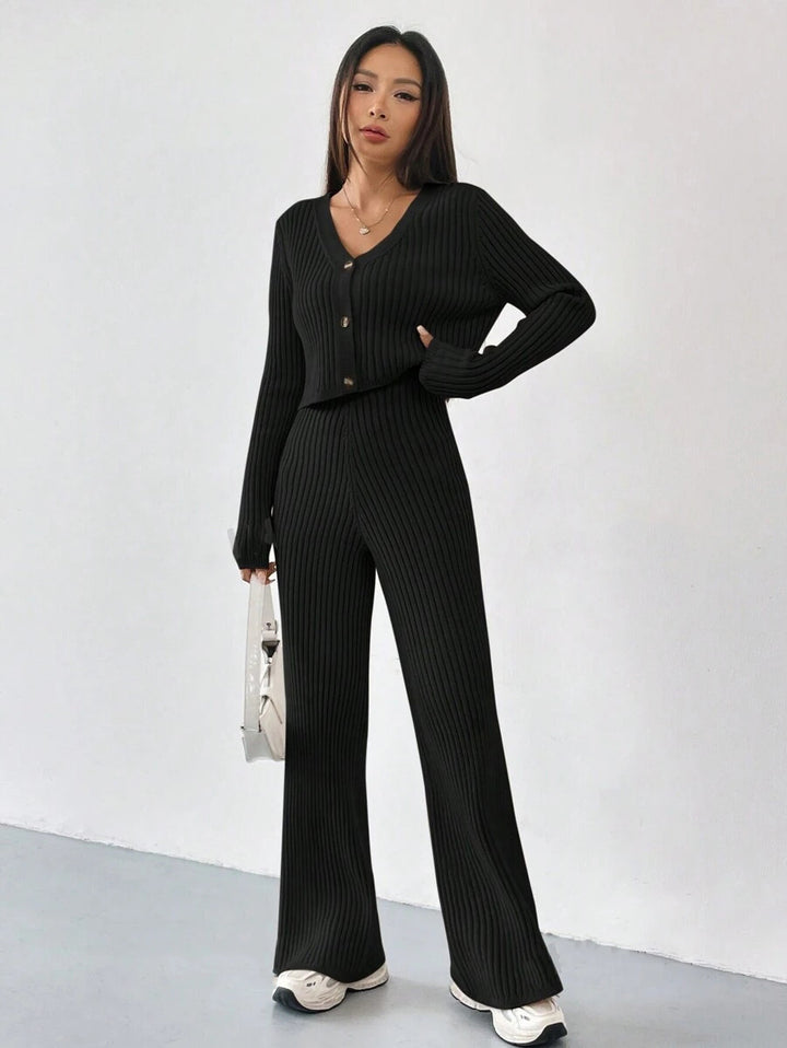 Knitted set for women with V-neck and wide legs Lune London