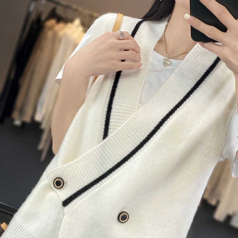 Gilet tricoté à la mode pour femmes avec double bouton Chic & Stil