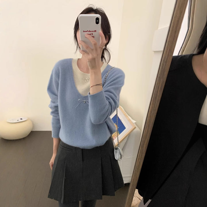 Pull femme avec col en V élégant et applique nœud en premium Chic & Stil