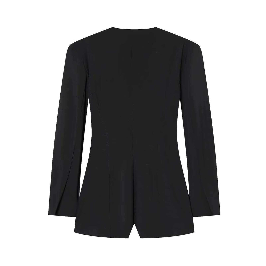 Blazer pour femmes avec un élégant col en V et des détails de boutons modernes Chic & Stil