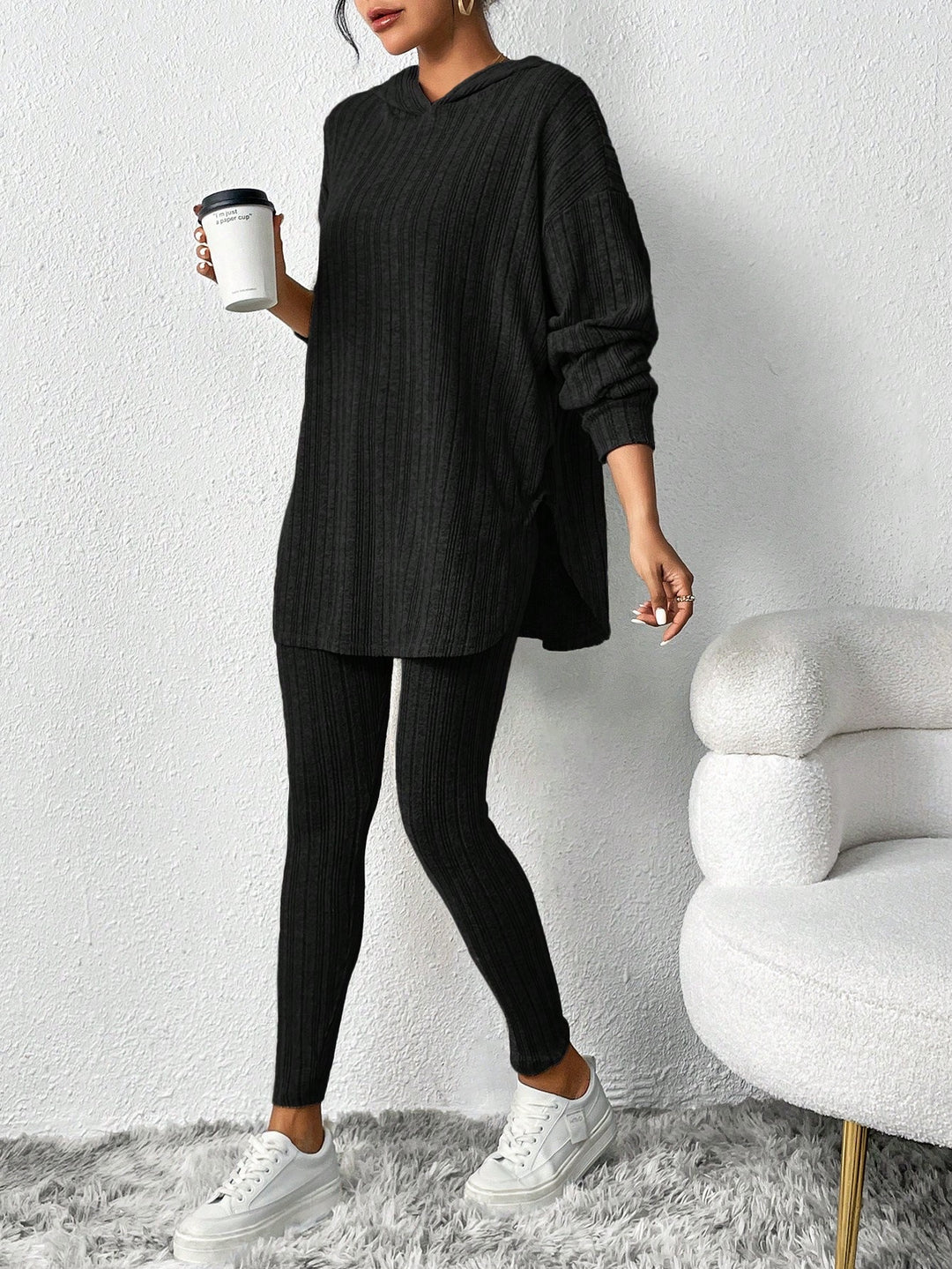Casual outfit for ladies with oversized sweater and leggings Lune London