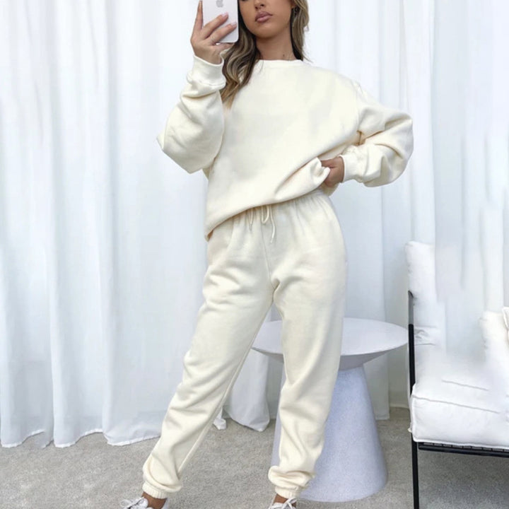 Women's comfortable feel-good jogging suit with relaxed fit and elastic waistband Chic & Stil