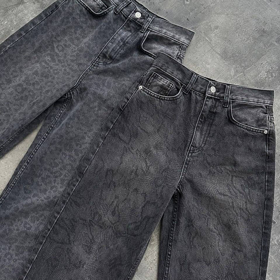 Trendy snake-pattern women's jeans with high waist and straight cut Lune London