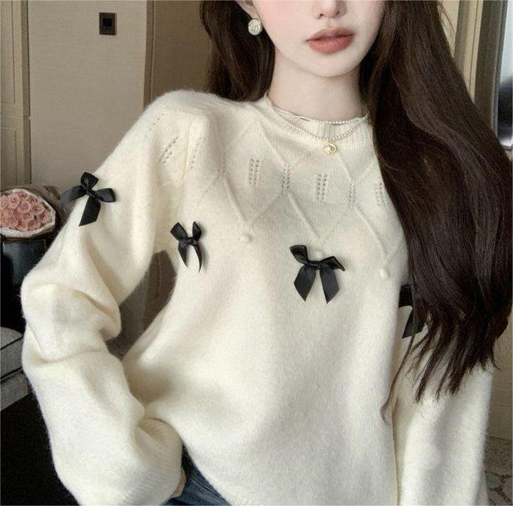 Pull confortable pour femmes avec des appliqués en nœud ludiques Chic & Stil