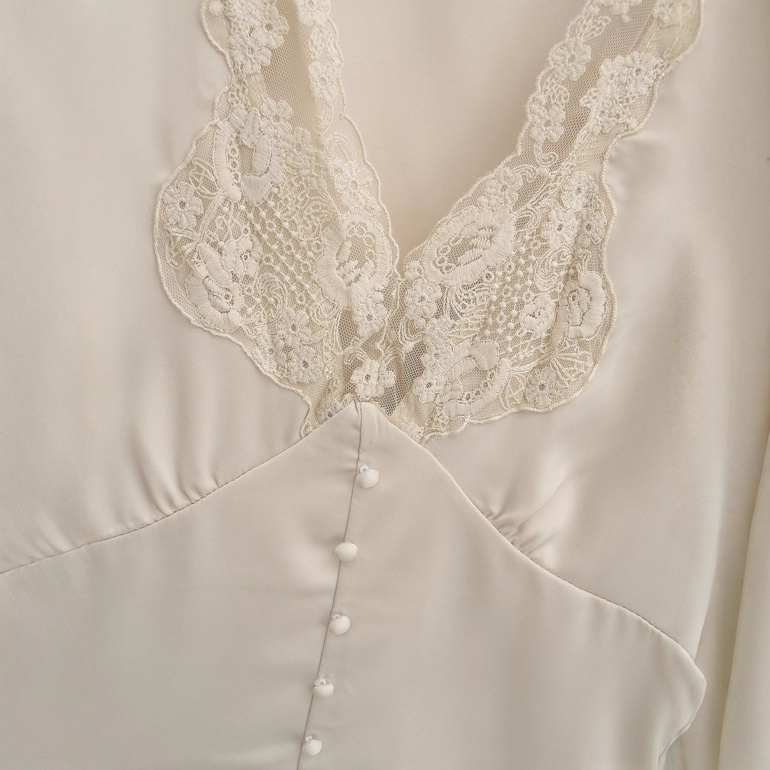 Elegant ladies blouse with lace accents Lune London
