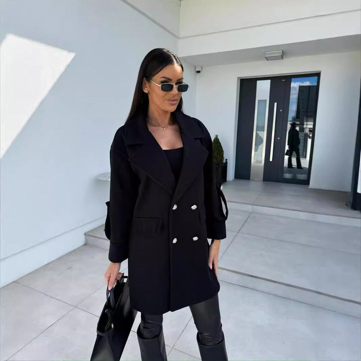 Elegant oversized women's blazer with double-breasted buttons and practical pockets Lune London