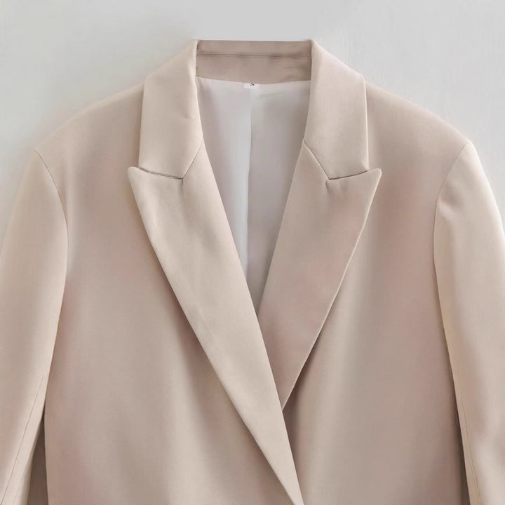 Stylish blazer jacket for women with double-breasted design and wide lapels Lune London