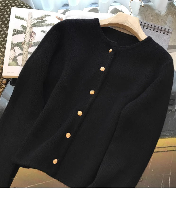 Ladies luxurious cardigan with chic button details and style