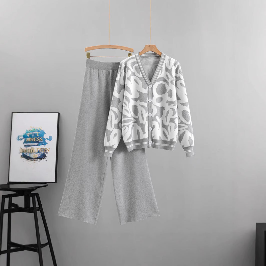 Ladies Fashion Knit Top with a Sophisticated Graphic Pattern and Casual Chic Pants and Style