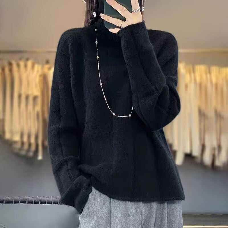 Comfortable knitted sweater for women in chic and stylish checkered design