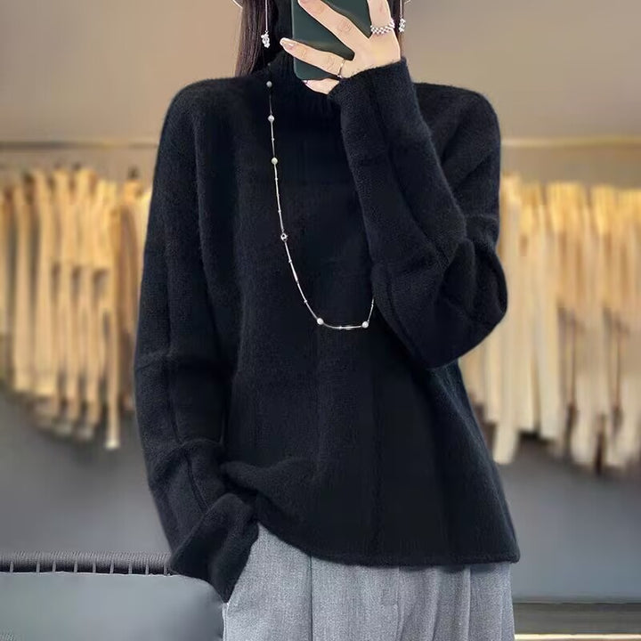 Comfortable knitted sweater for women in chic and stylish checkered design