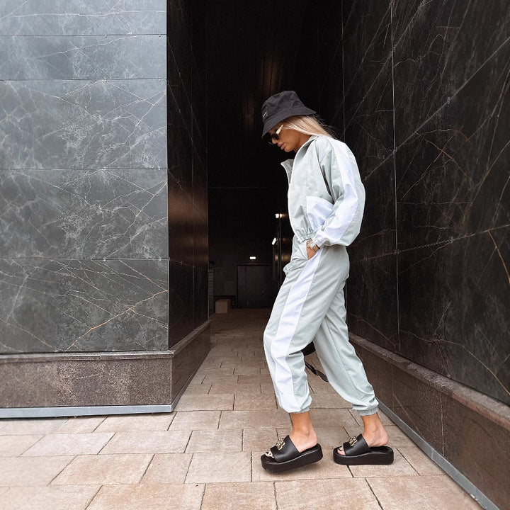 Trendy jumpsuit for women with high collar and elastic waist Lune London
