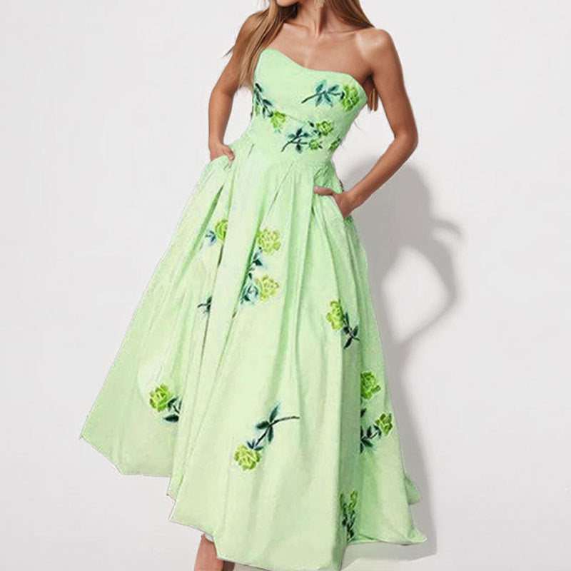 Robe maxi élégante sans bretelles pour femmes avec design floral et poches latérales Chic & Stil