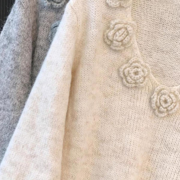 Pull en maille pour femmes avec accents floraux Chic & Stil