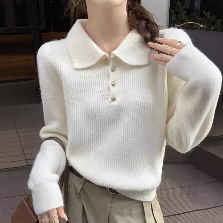 Pull féminin avec col polo texturé et détails de boutons Chic & Stil