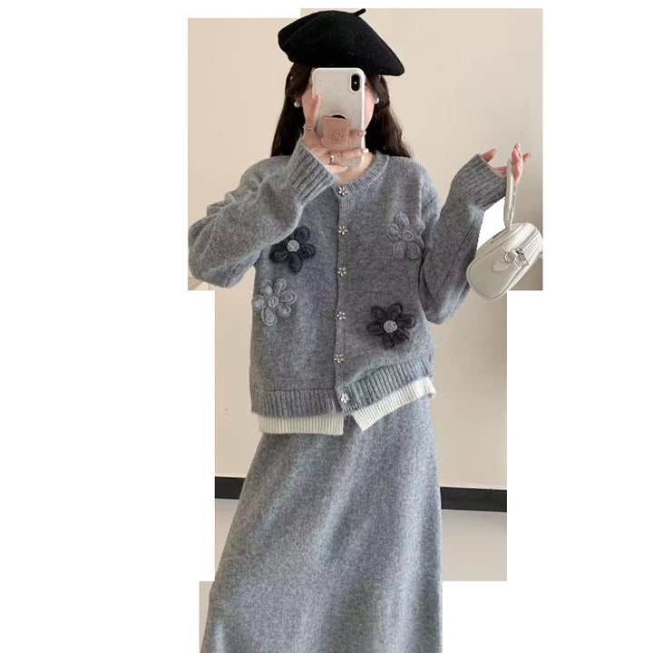 Cardigan pour femmes avec appliqués floraux et fermeture à boutons Chic & Stil