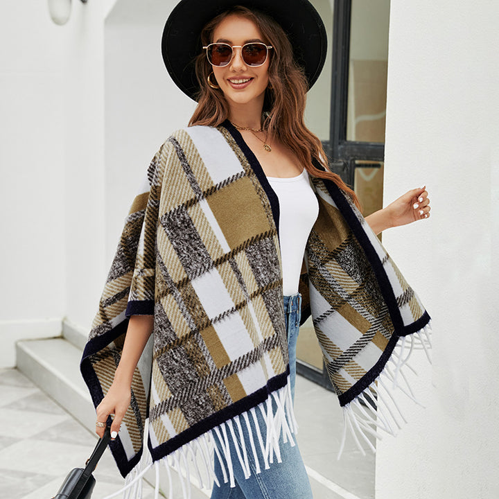 Elegant poncho for women with modern check pattern and fringes Lune London