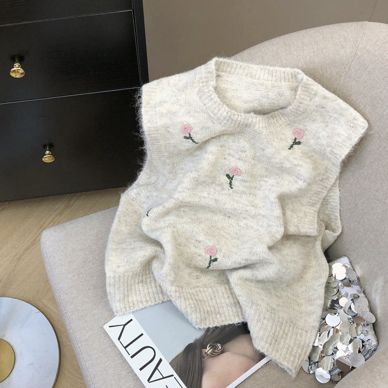 Knitted cardigan for women with delicate flower embroidery Lune London