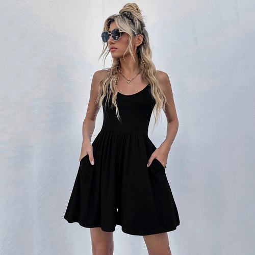 Robe décontractée femme avec un décolleté rond profond et des poches pratiques Chic & Stil