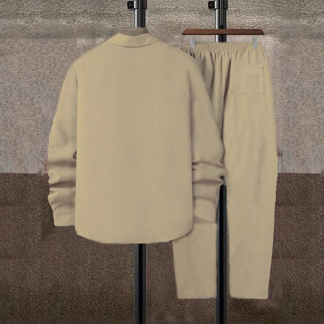 Leisure suit for men with striped design and practical pockets Lune London