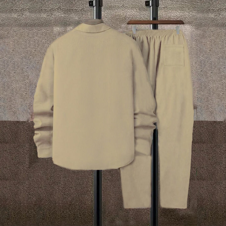 Leisure suit for men with striped design and practical pockets Lune London