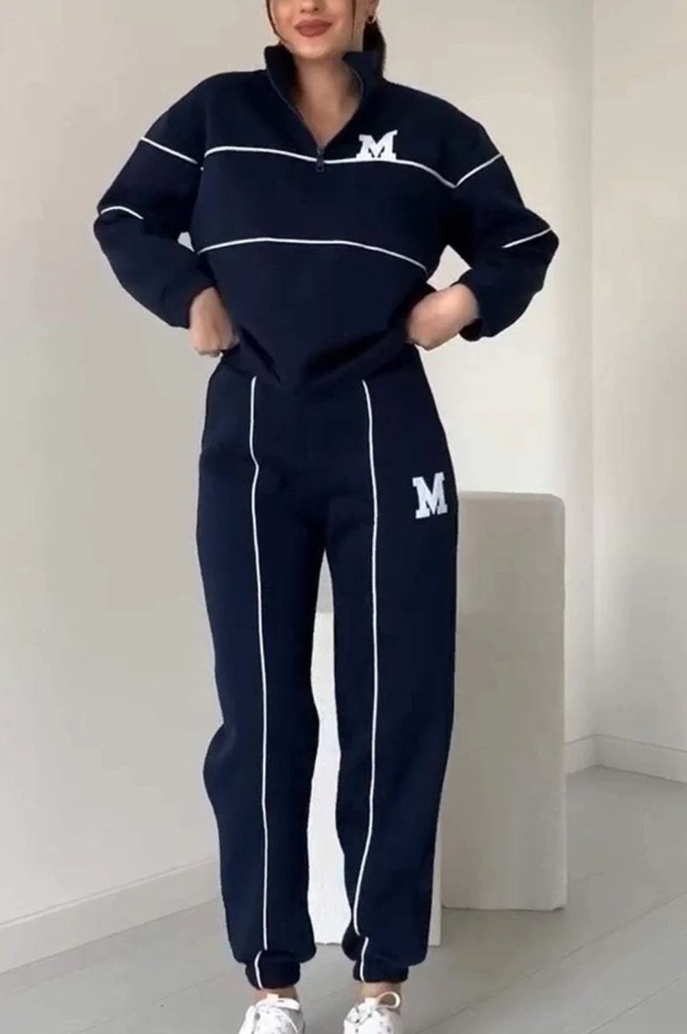 Sporty lounge suit for women with high collar and elastic waist Lune London
