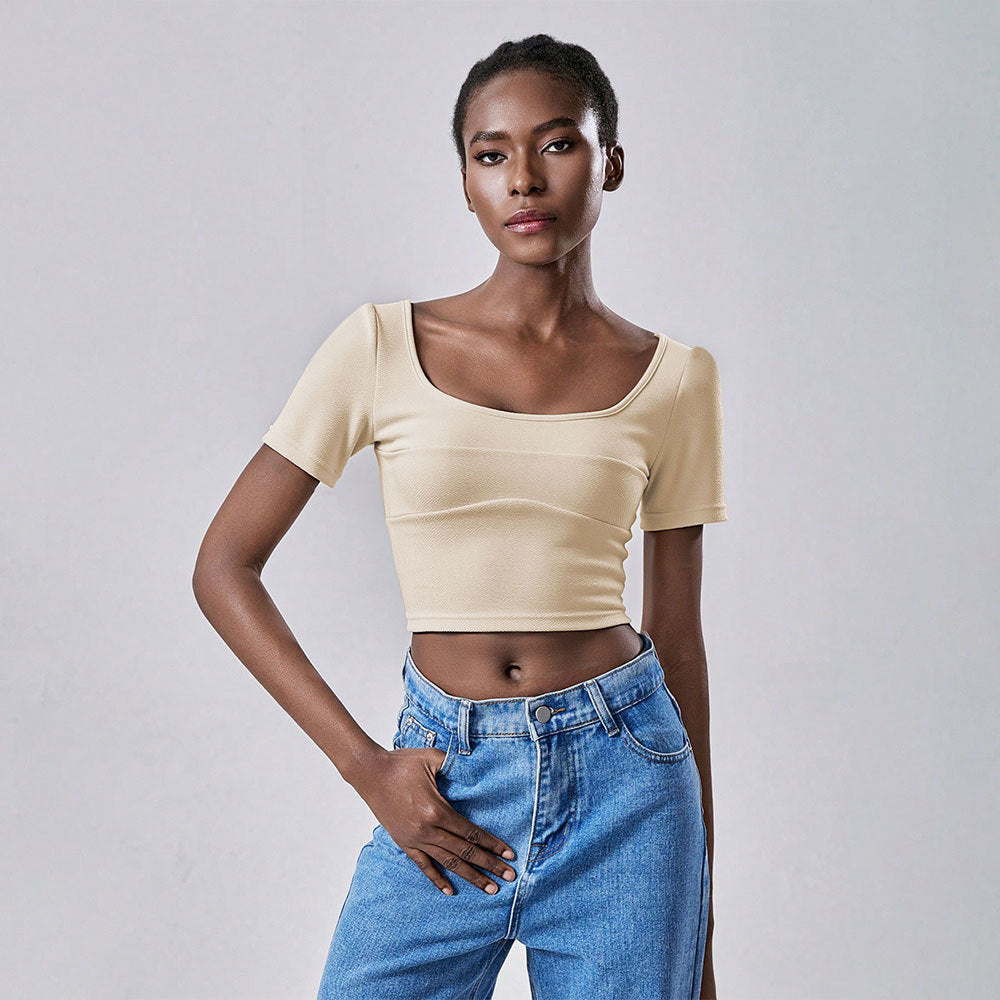 Short T-shirt for women with an elegant square neckline and short sleeves Chic & Stil