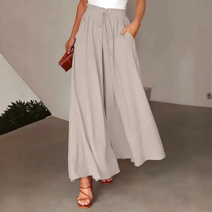 Loose-fitting leisure pants for women with an elastic waistband and side pockets Lune London