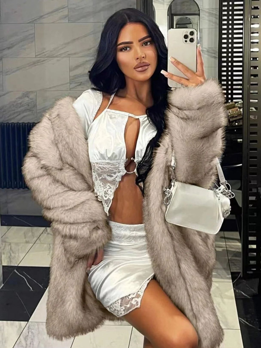 Ladies luxurious faux fur coat with open sleeves Lune London