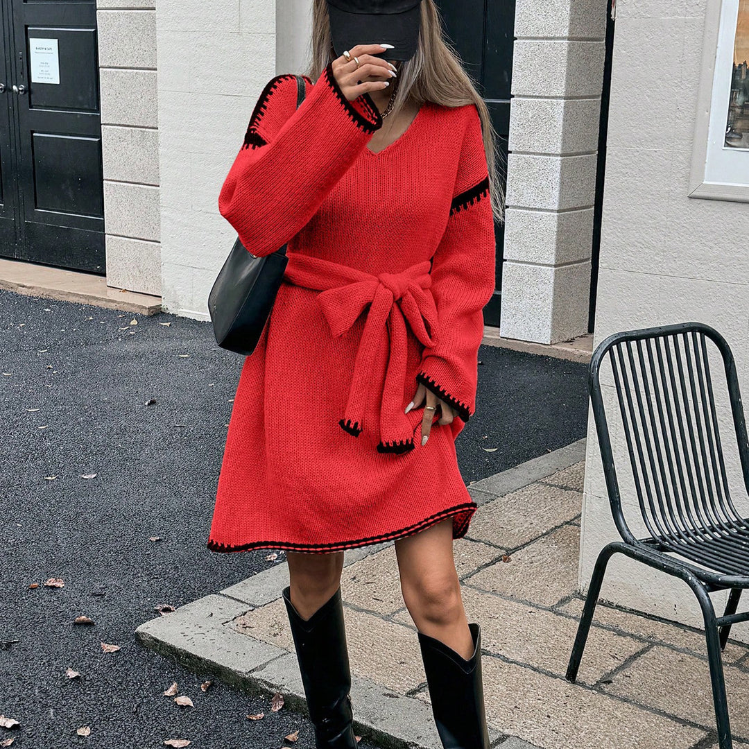 Robe tricotée pour femmes avec ceinture réglable et détails optiques Chic & Stil