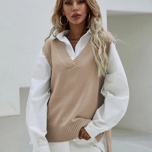 Knitted sweater for women with V-neck and ribbed texture Lune London