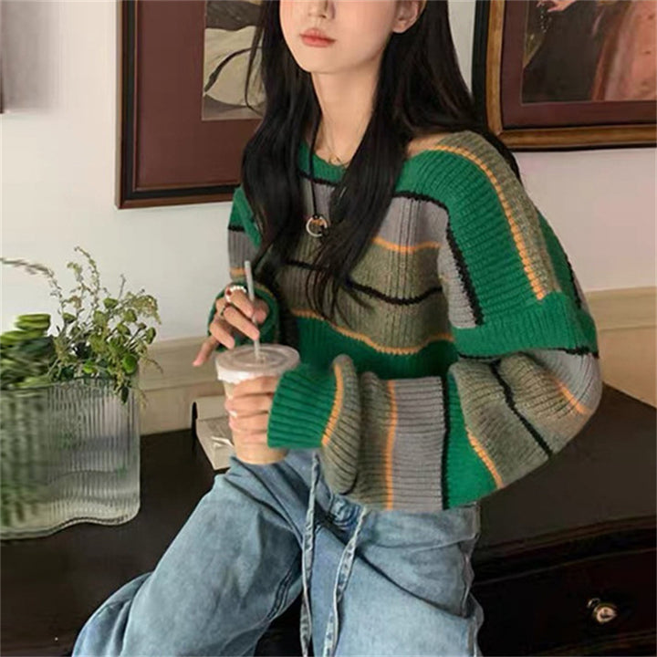 Casual short knit pullover for women with wide sleeves and a striped pattern Lune London