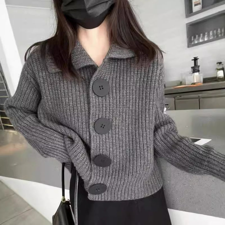 Cardigan Femme Douillet avec Gros Boutons et Col Classique Chic & Stil