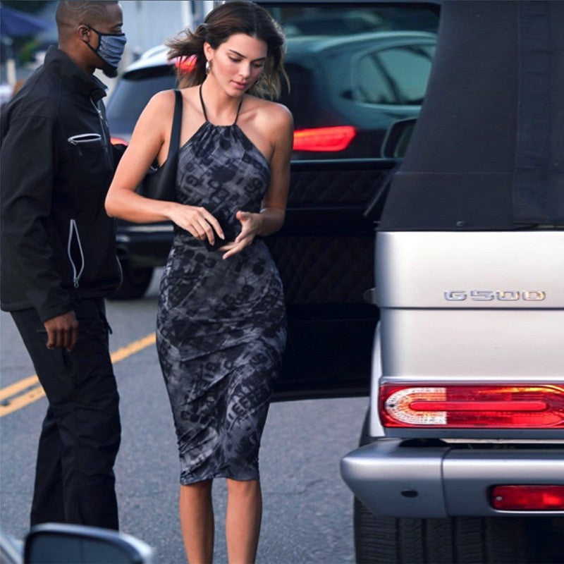 Chic and stylish midi dress for women, tailored to the body
