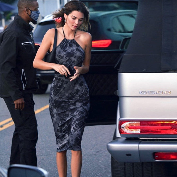 Chic and stylish midi dress for women, tailored to the body