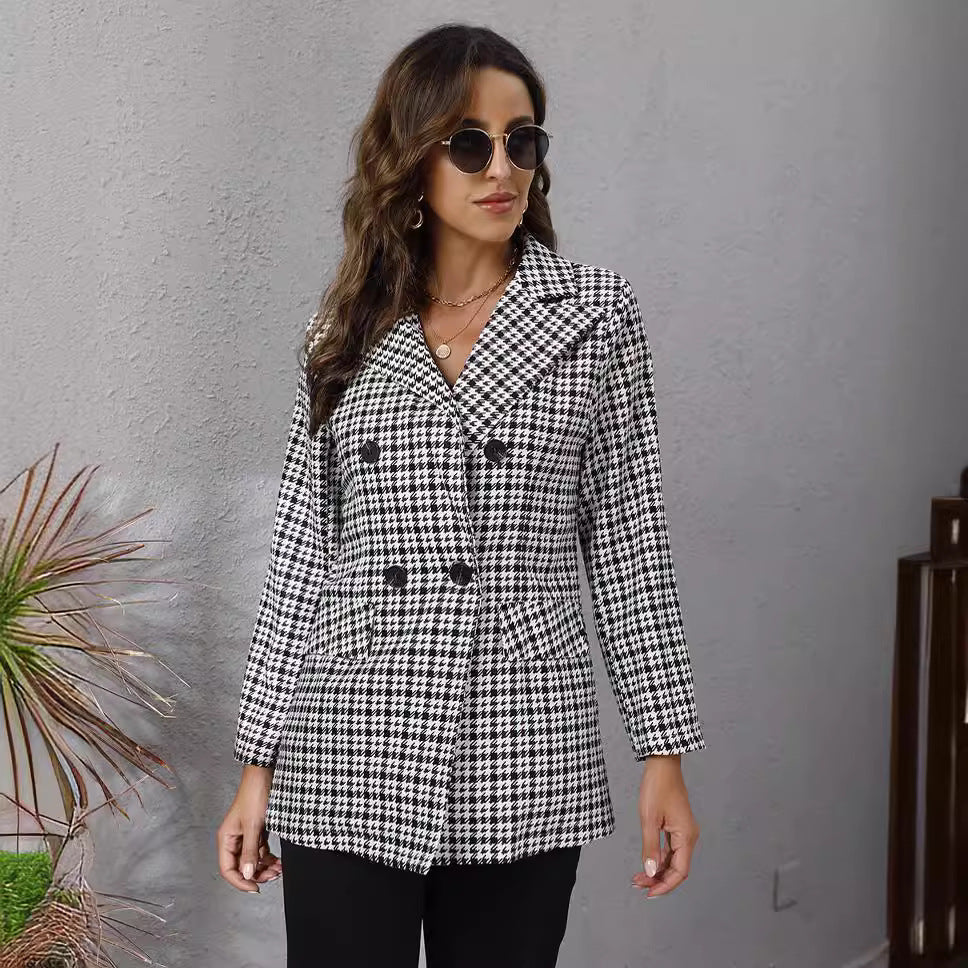 Elegant checkered blazer for women with double-breasted buttons Lune London