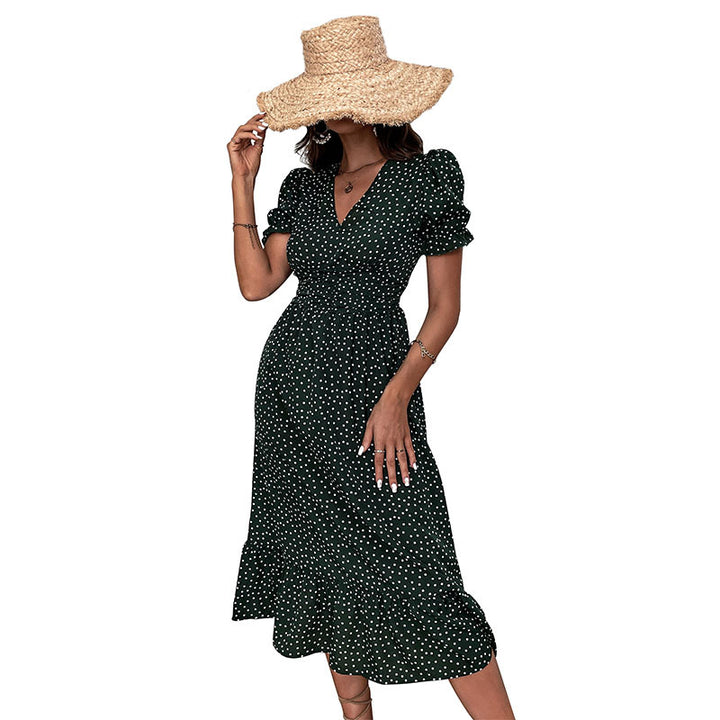 Robe d'été à pois pour femmes avec détails en volants et coupe cintrée Chic & Stil