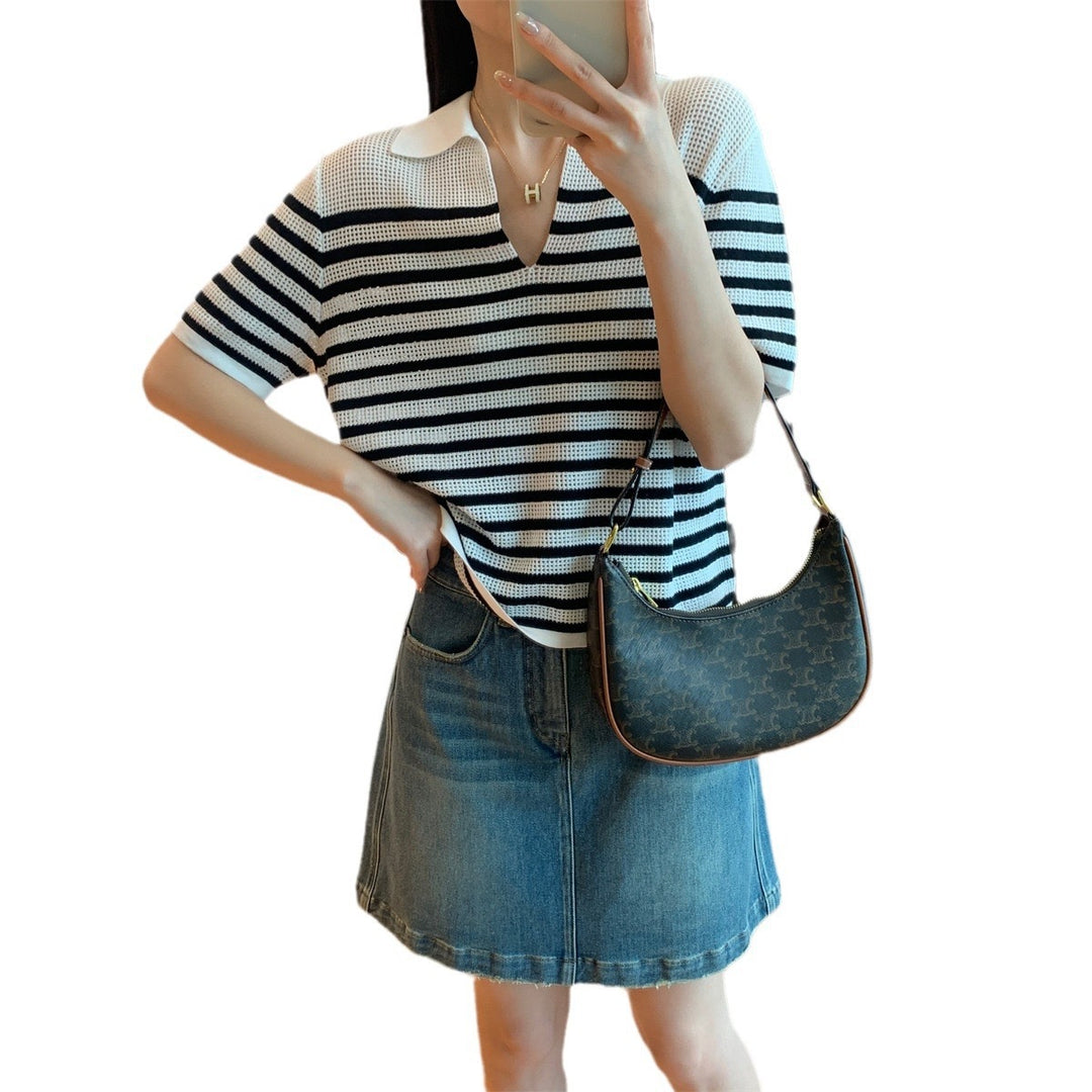 T-shirt en tricot aérien pour femmes avec motif rayé Chic & Stil