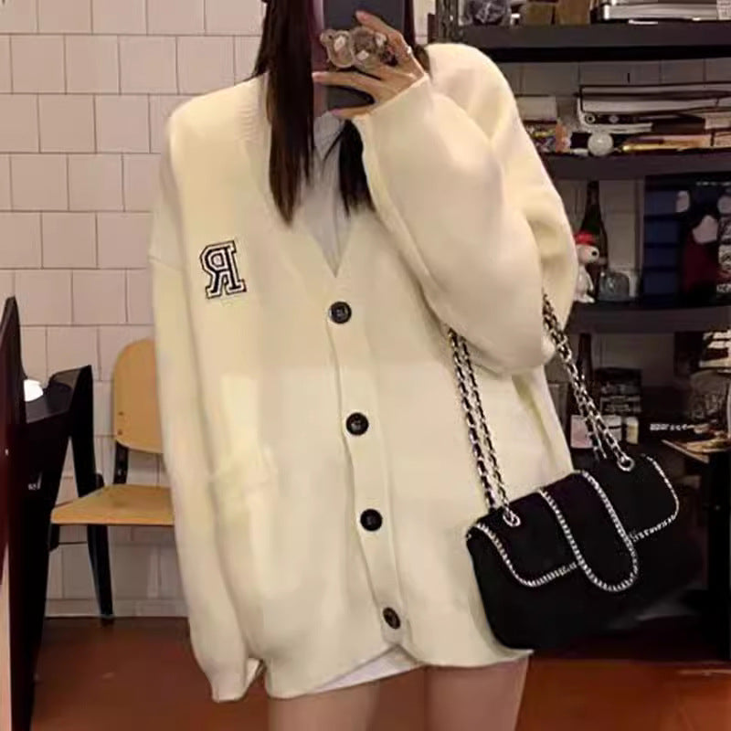 Casual knitted jacket for women with front pockets and button closure Lune London