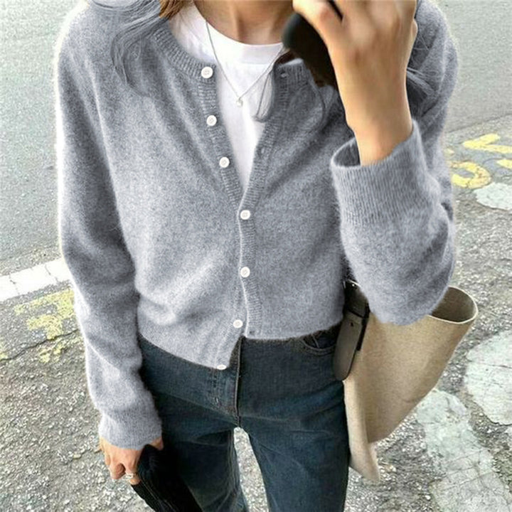 Cozy cardigan for women with a fine knitted structure and a button-up design Lune London