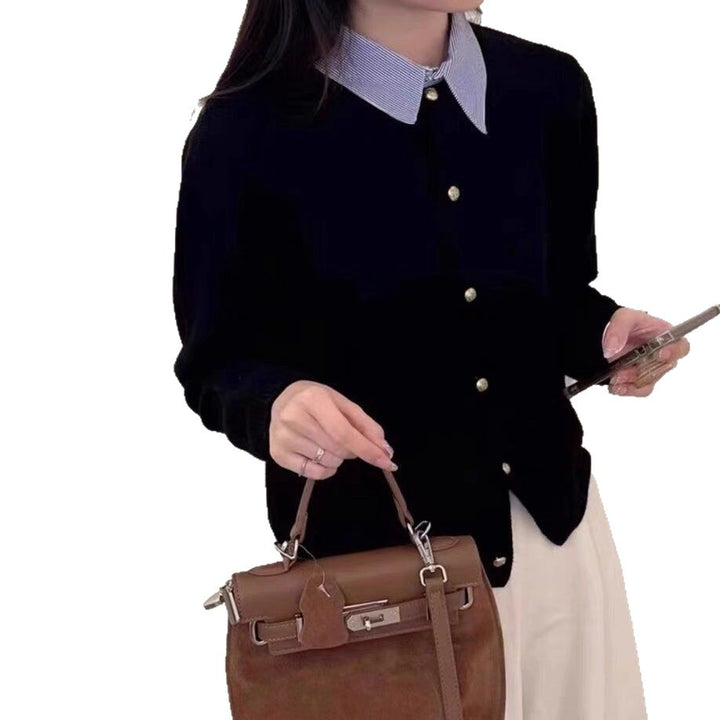 Cardigan en maille fine pour femmes avec détails en boutons dorés Chic & Stil